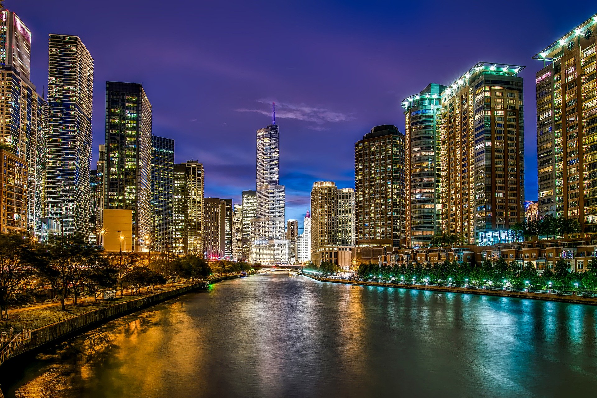 Chicago River Trump Tower 2018